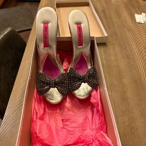 Betsey Johnson size 9 black heels Karie Polly Bow